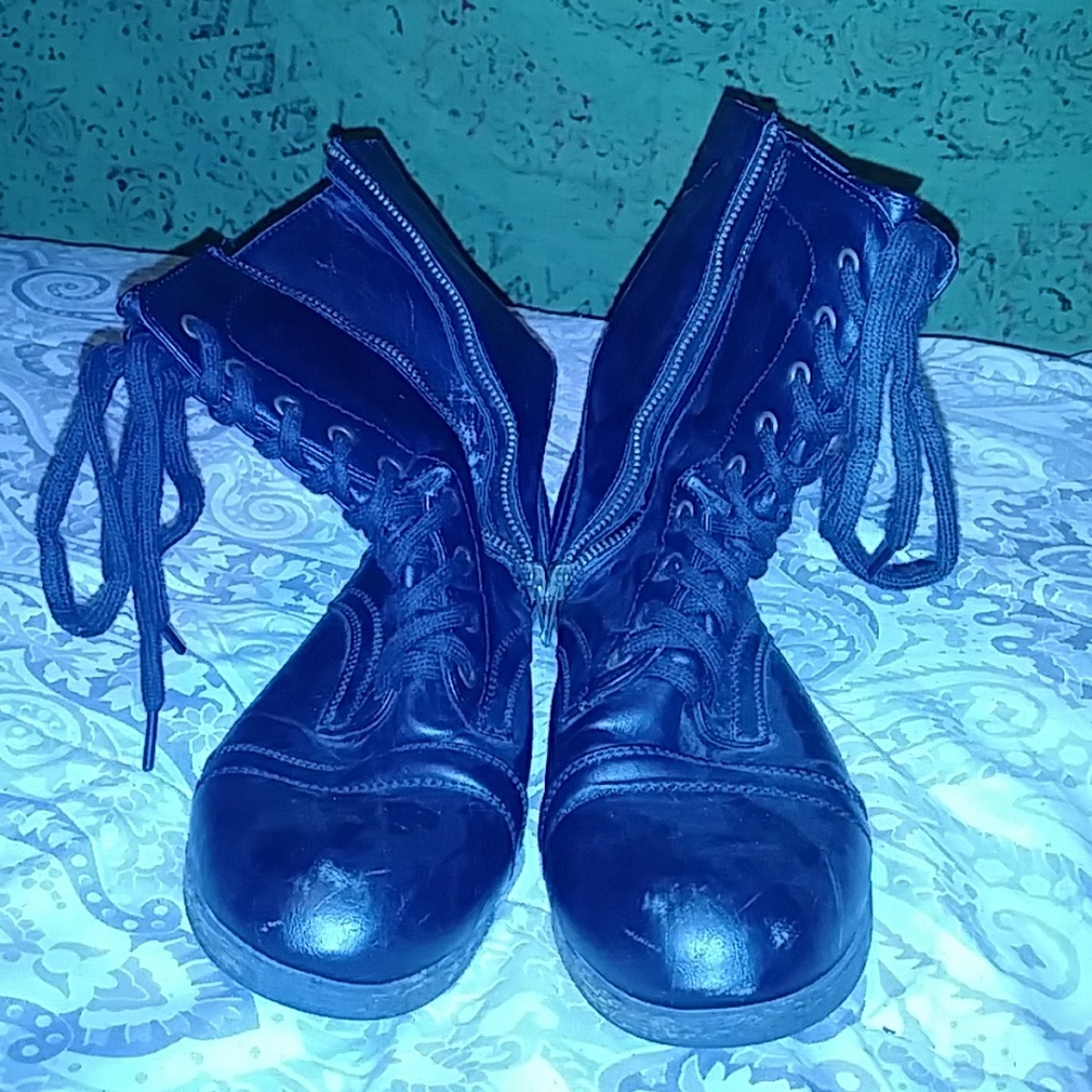 Combat boots